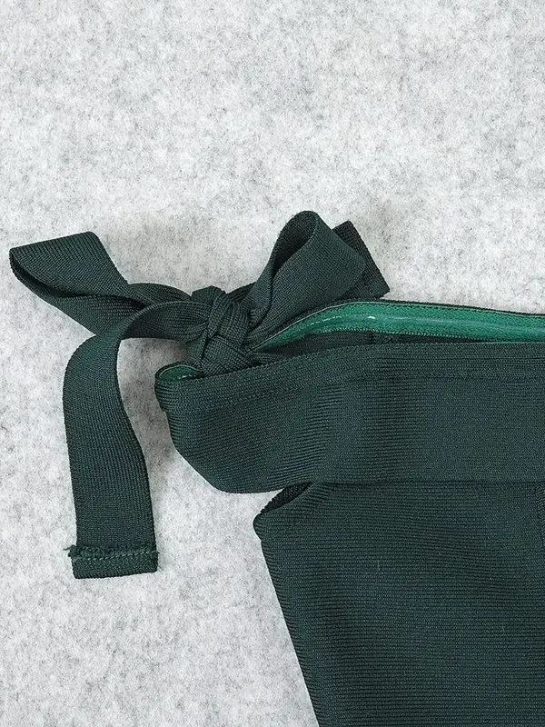 Robe Bandage Cocktail Courte Verte Épaules Dénudées Nœuds – Image 5